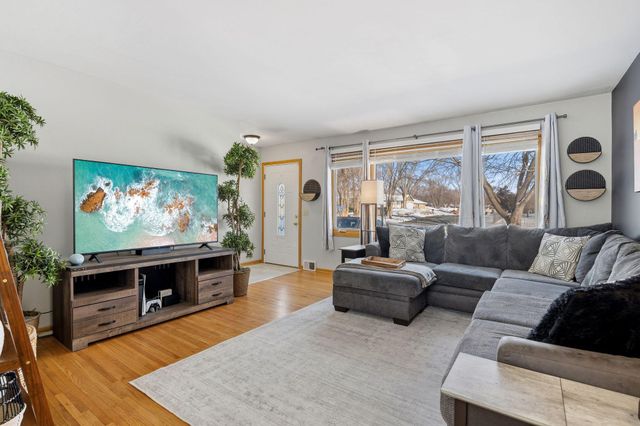 7649 46th Avenue N, New Hope, MN 55428