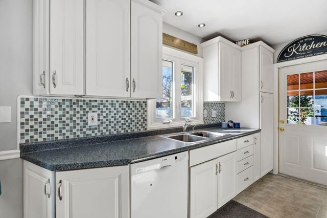 7649 46th Avenue N, New Hope, MN 55428