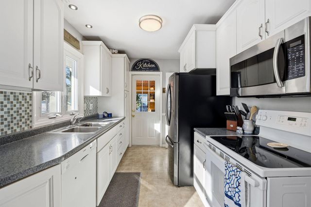 7649 46th Avenue N, New Hope, MN 55428