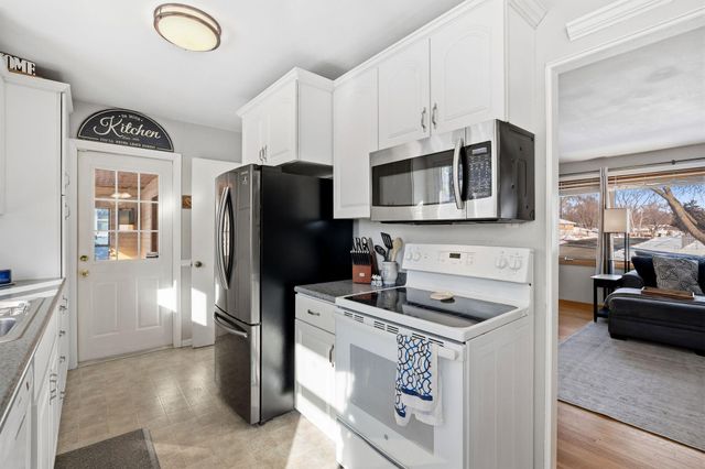 7649 46th Avenue N, New Hope, MN 55428