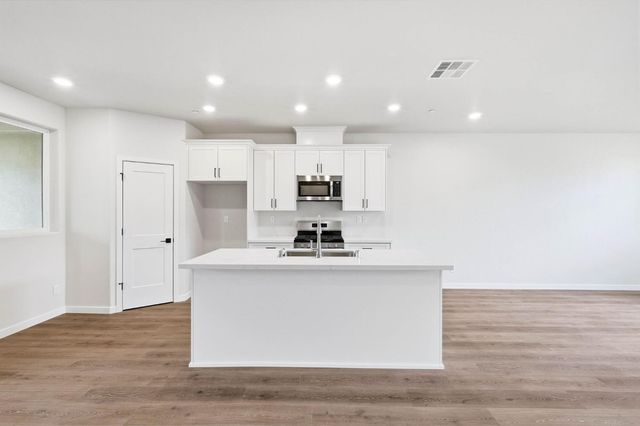 3818 E Commerce Way, Sacramento, CA 95834