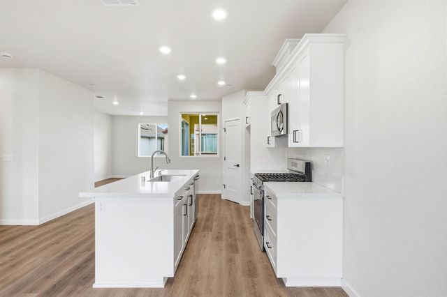 3818 E Commerce Way, Sacramento, CA 95834