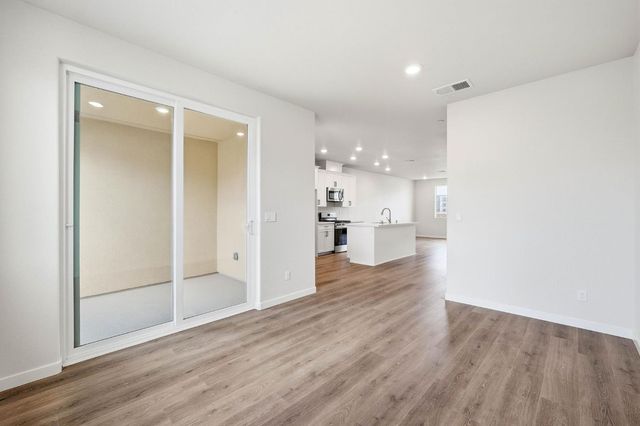 3818 E Commerce Way, Sacramento, CA 95834