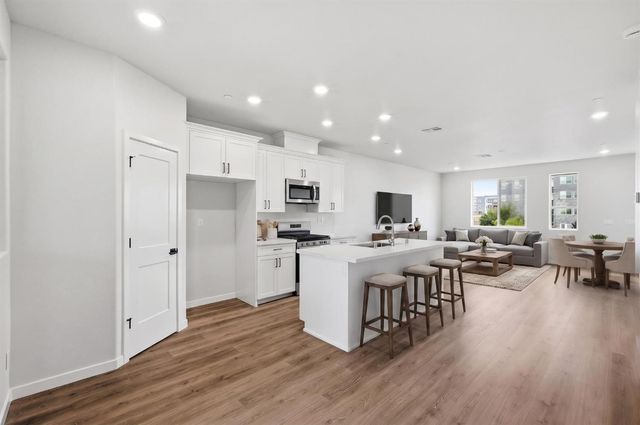 3818 E Commerce Way, Sacramento, CA 95834