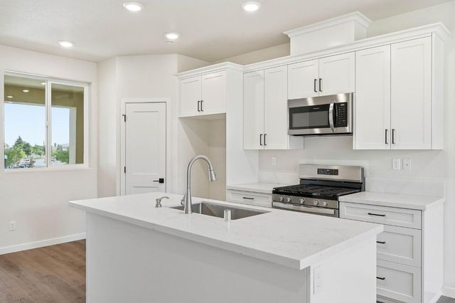 3818 E Commerce Way, Sacramento, CA 95834