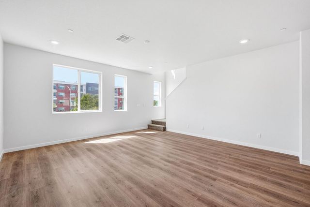 3818 E Commerce Way, Sacramento, CA 95834