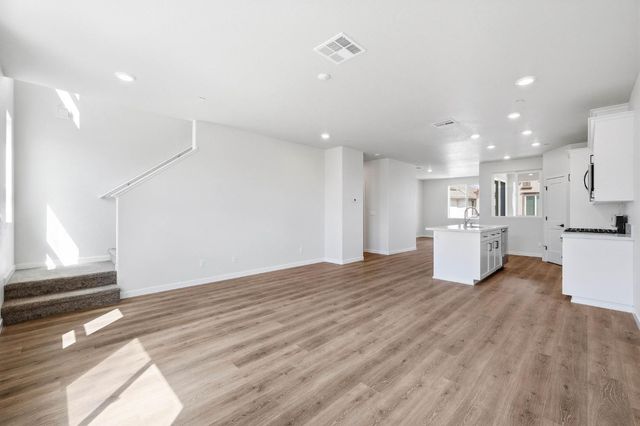 3818 E Commerce Way, Sacramento, CA 95834