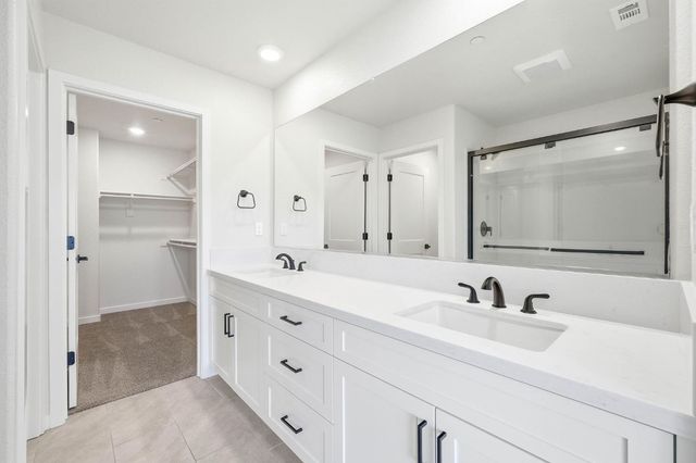 3818 E Commerce Way, Sacramento, CA 95834