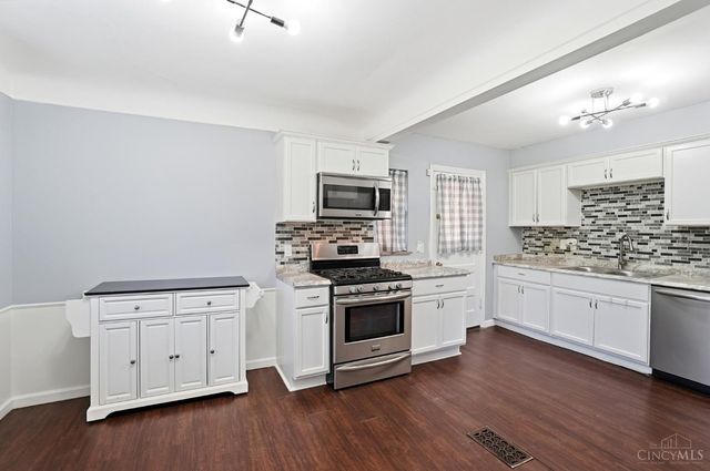 1015 Woodbriar Lane, Cincinnati, OH 45238