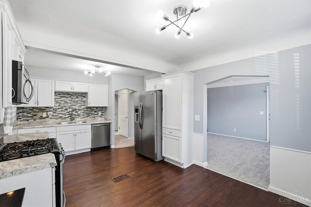 1015 Woodbriar Lane, Cincinnati, OH 45238