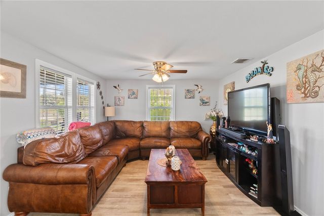 710 N Ann St, Rockport, TX 78382