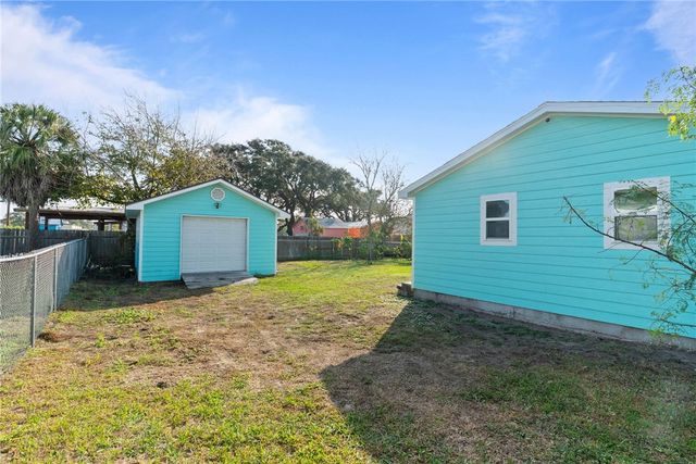 710 N Ann St, Rockport, TX 78382