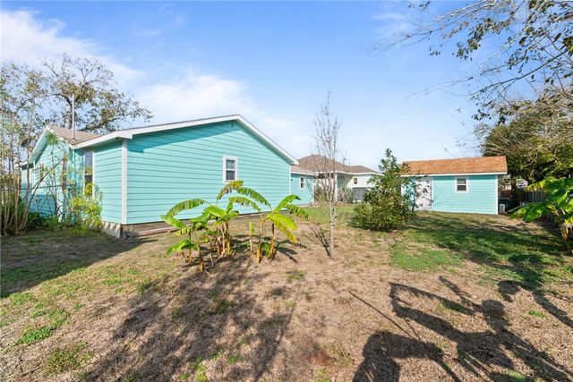 710 N Ann St, Rockport, TX 78382