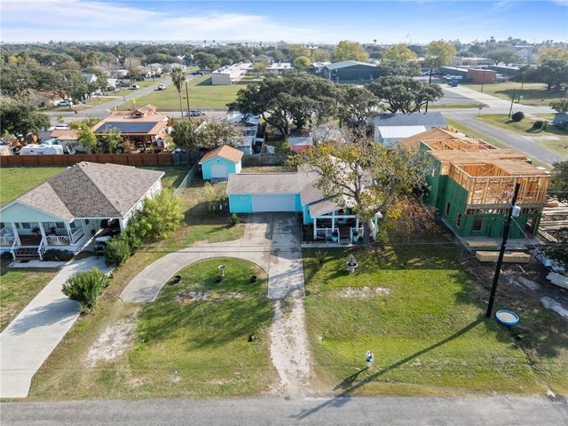 710 N Ann St, Rockport, TX 78382