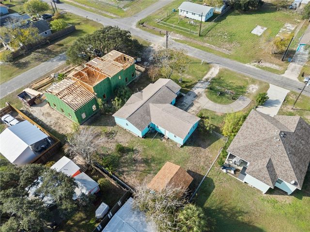 710 N Ann St, Rockport, TX 78382