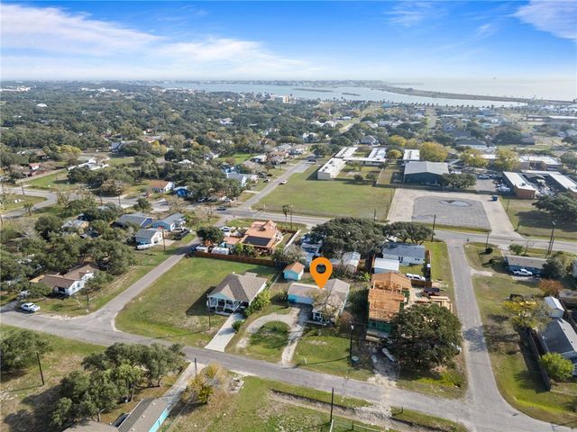 710 N Ann St, Rockport, TX 78382