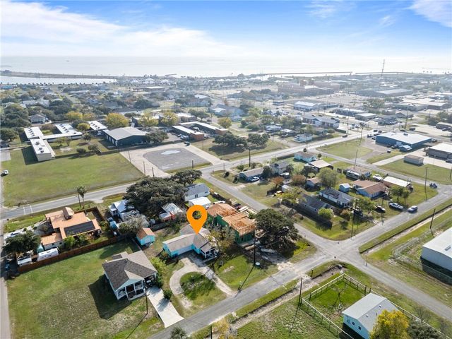 710 N Ann St, Rockport, TX 78382