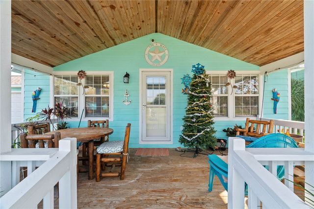 710 N Ann St, Rockport, TX 78382