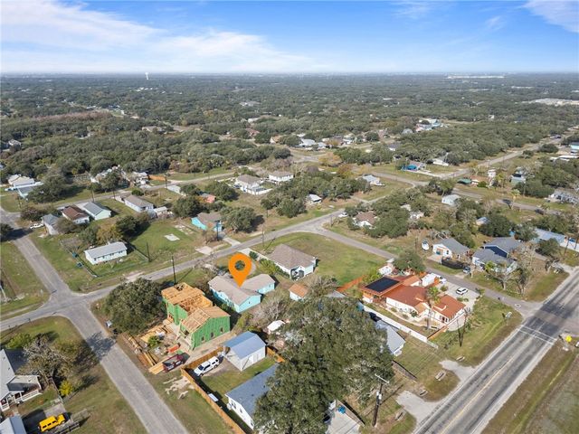 710 N Ann St, Rockport, TX 78382