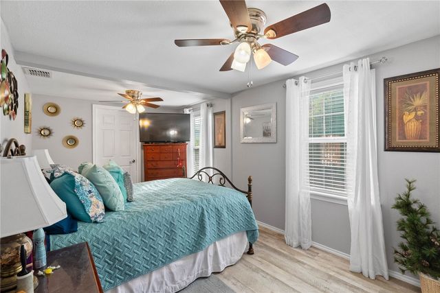 710 N Ann St, Rockport, TX 78382