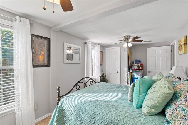 710 N Ann St, Rockport, TX 78382