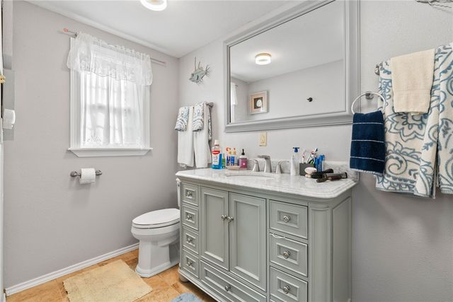 710 N Ann St, Rockport, TX 78382