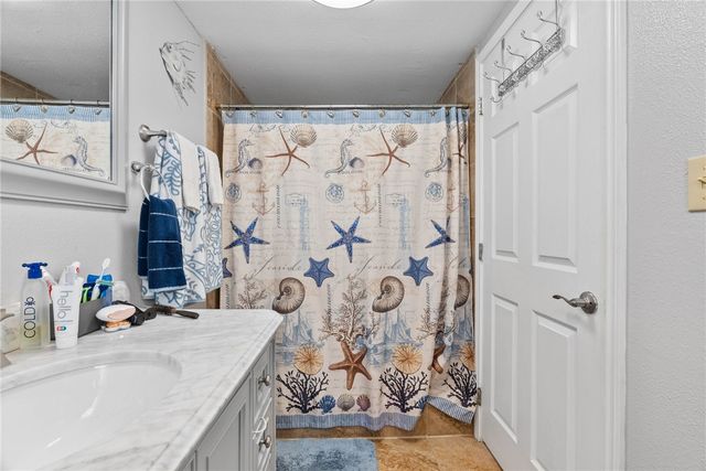 710 N Ann St, Rockport, TX 78382