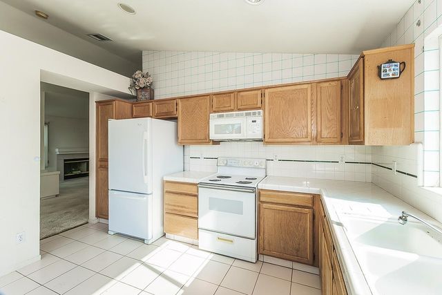 1322 Carson Avenue, Clovis, CA 93611