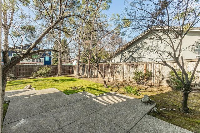 1322 Carson Avenue, Clovis, CA 93611