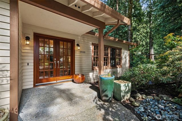 25300 SE Mirrormont Way, Issaquah, WA 98027