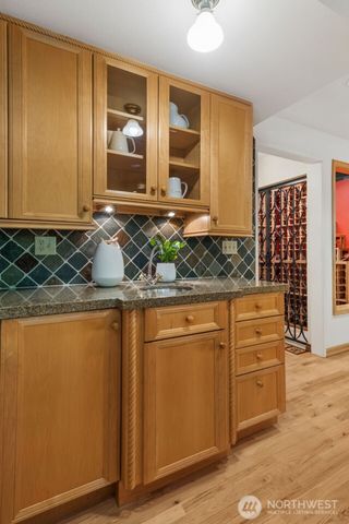 25300 SE Mirrormont Way, Issaquah, WA 98027