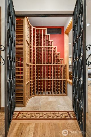 25300 SE Mirrormont Way, Issaquah, WA 98027