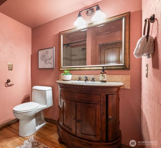 25300 SE Mirrormont Way, Issaquah, WA 98027