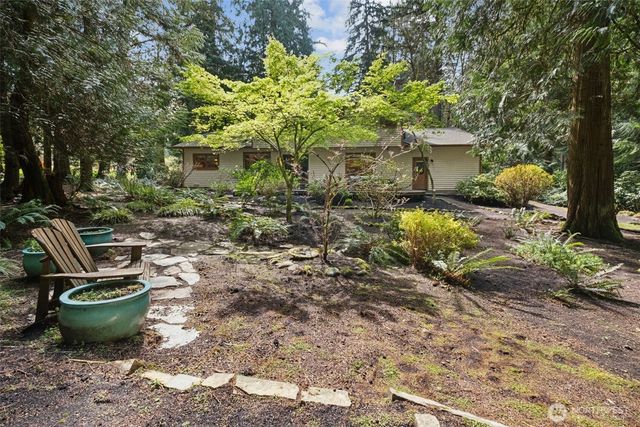 25300 SE Mirrormont Way, Issaquah, WA 98027