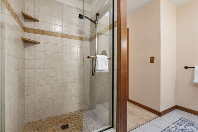 25300 SE Mirrormont Way, Issaquah, WA 98027