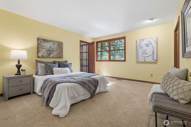25300 SE Mirrormont Way, Issaquah, WA 98027