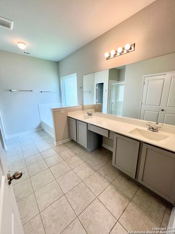 4823 Cambridge Park, Converse, TX 78109