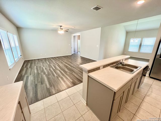 4823 Cambridge Park, Converse, TX 78109