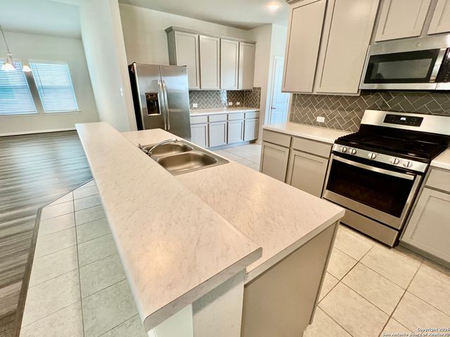 4823 Cambridge Park, Converse, TX 78109