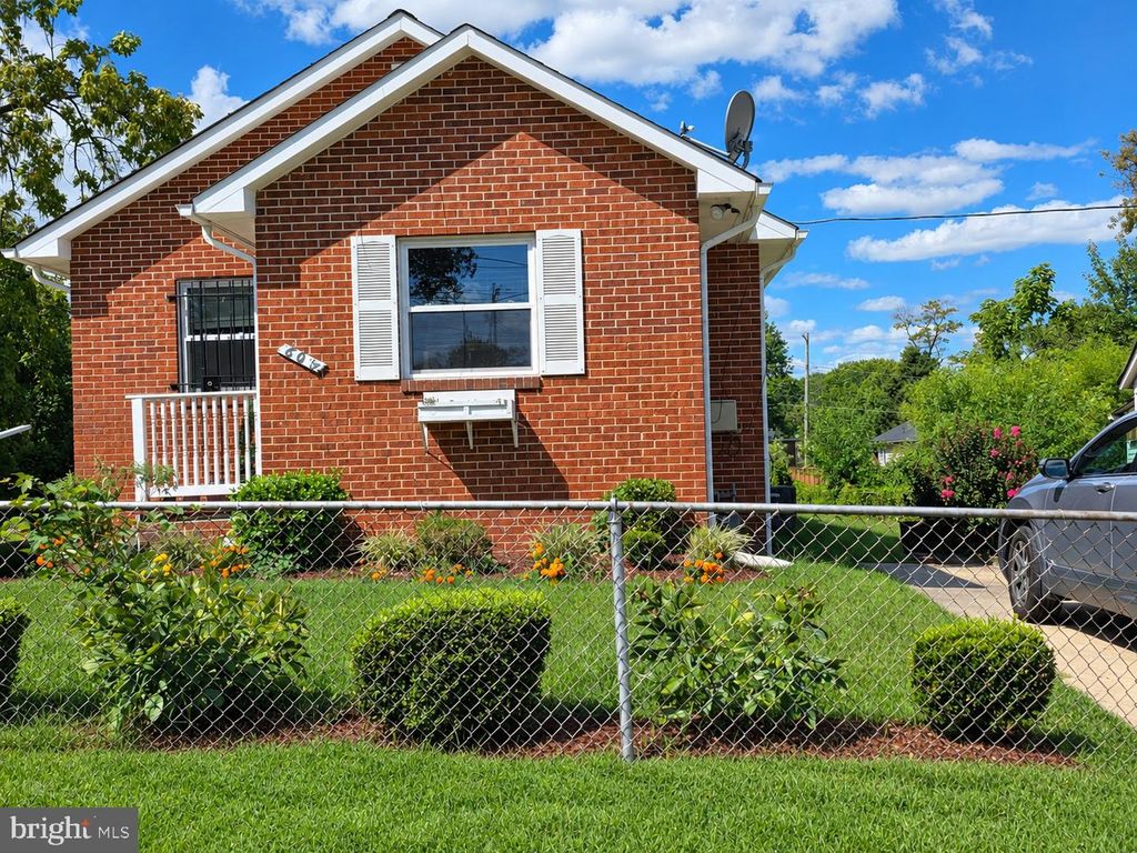 608 59TH AVE, Capitol Heights, MD 20743
