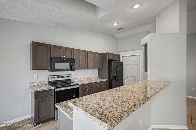 648 Munich Street NW, Palm Bay, FL 32907
