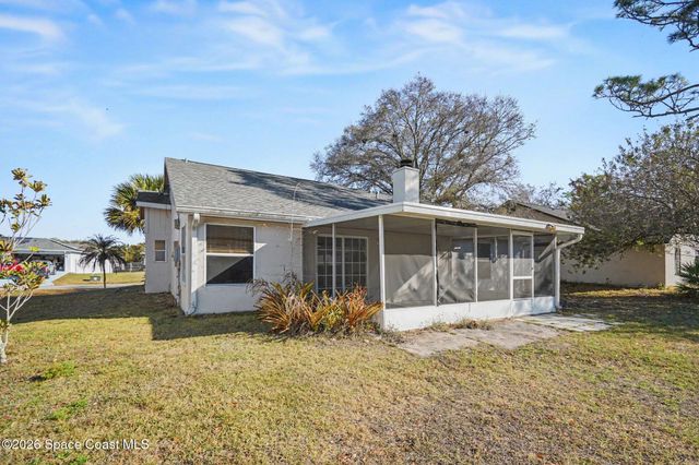 648 Munich Street NW, Palm Bay, FL 32907