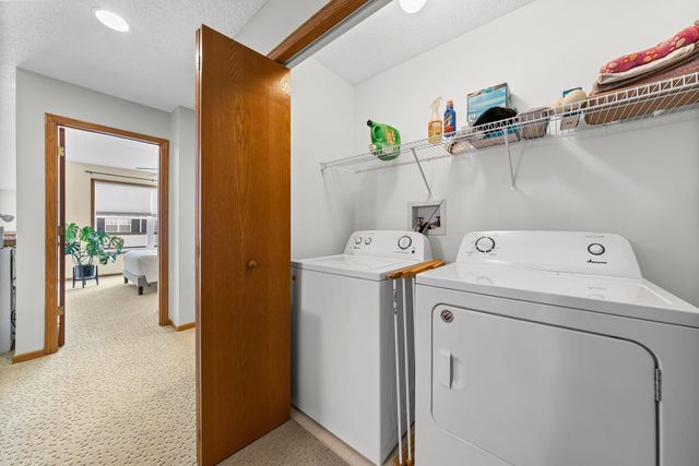 472 Hickory Lane N, Oakdale, MN 55128