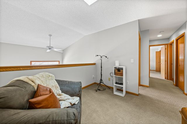 472 Hickory Lane N, Oakdale, MN 55128