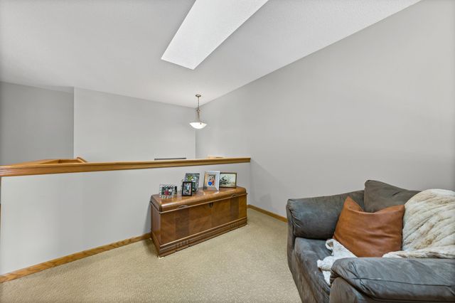 472 Hickory Lane N, Oakdale, MN 55128