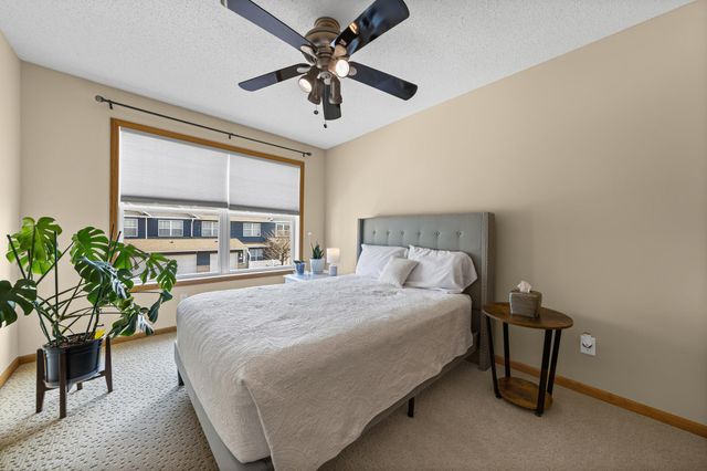 472 Hickory Lane N, Oakdale, MN 55128