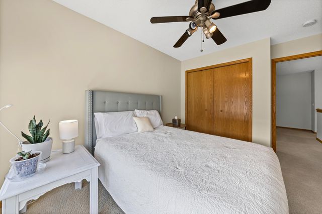 472 Hickory Lane N, Oakdale, MN 55128