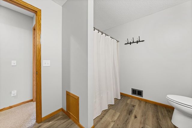 472 Hickory Lane N, Oakdale, MN 55128