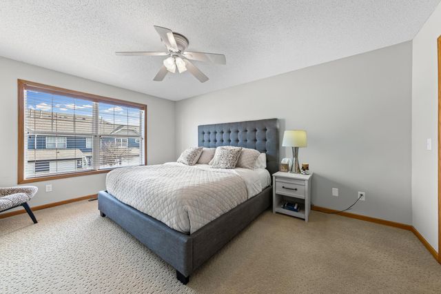 472 Hickory Lane N, Oakdale, MN 55128