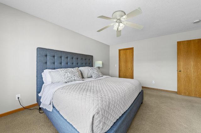 472 Hickory Lane N, Oakdale, MN 55128